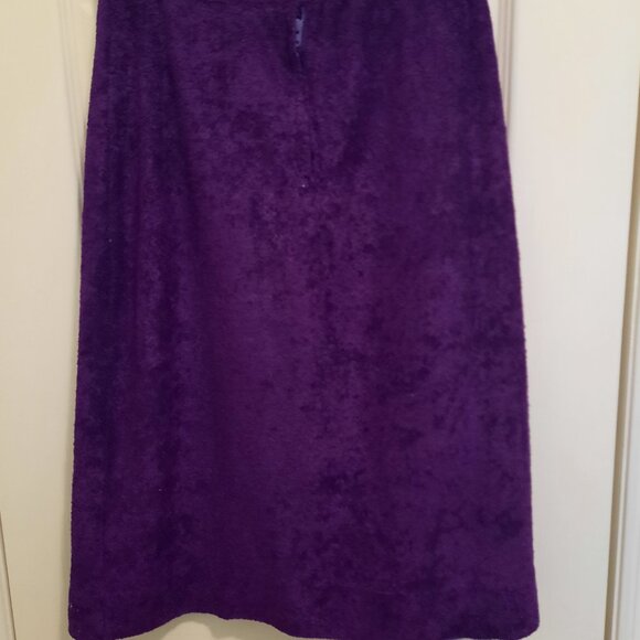 100% Polyeser Fully Lined Skirt - Picture 2 of 3